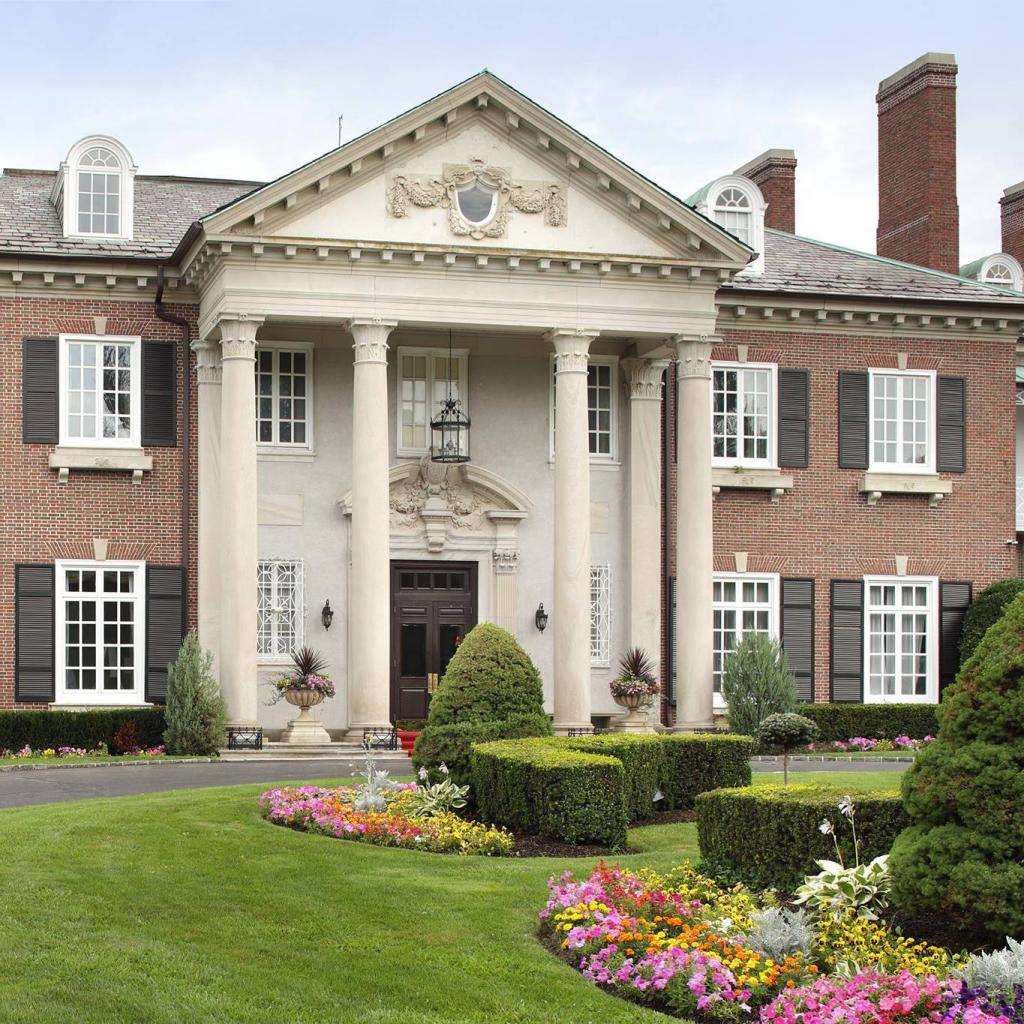 image: facebook.com/glencovemansion